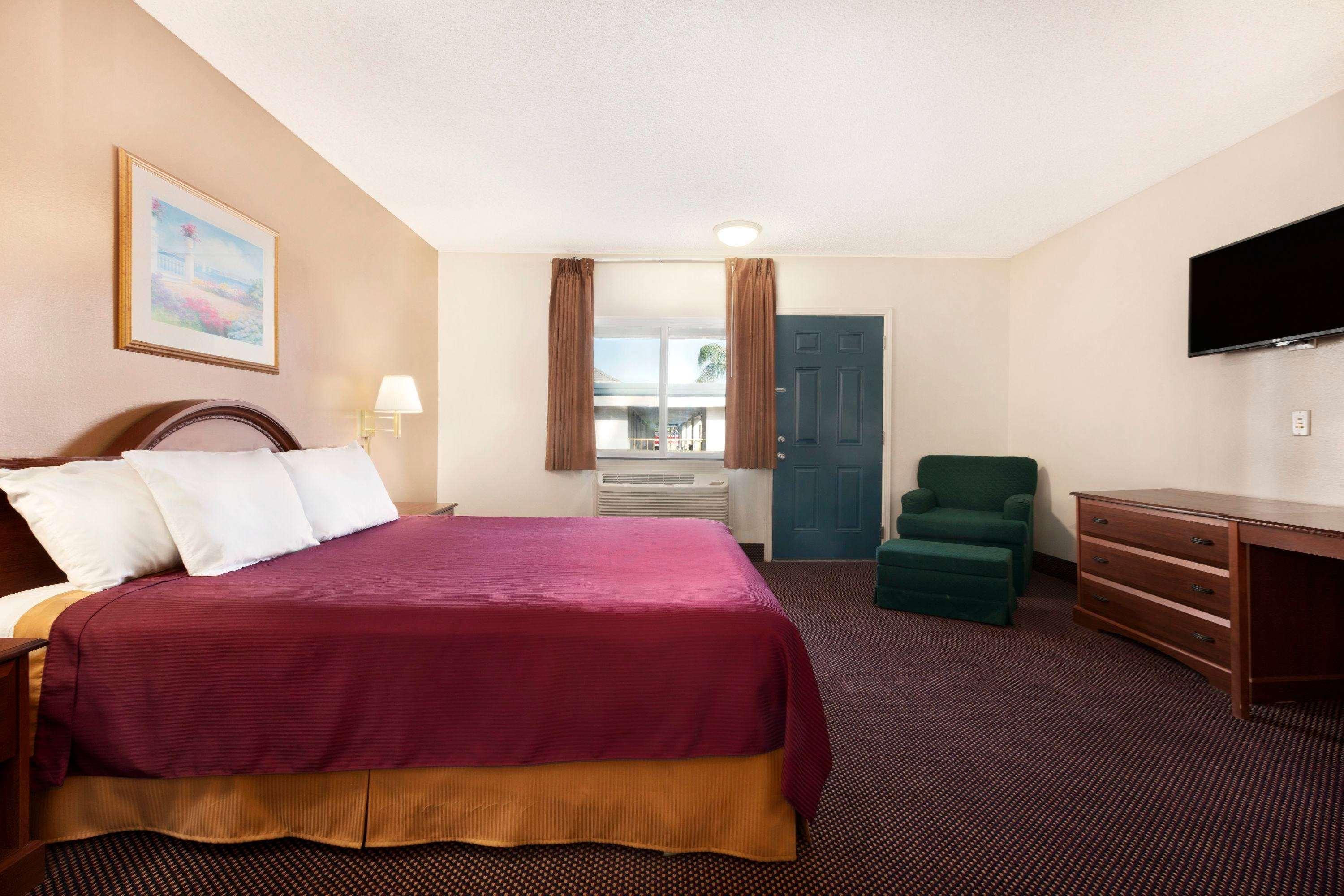 Travelodge By Wyndham Bakersfield Bagian luar foto